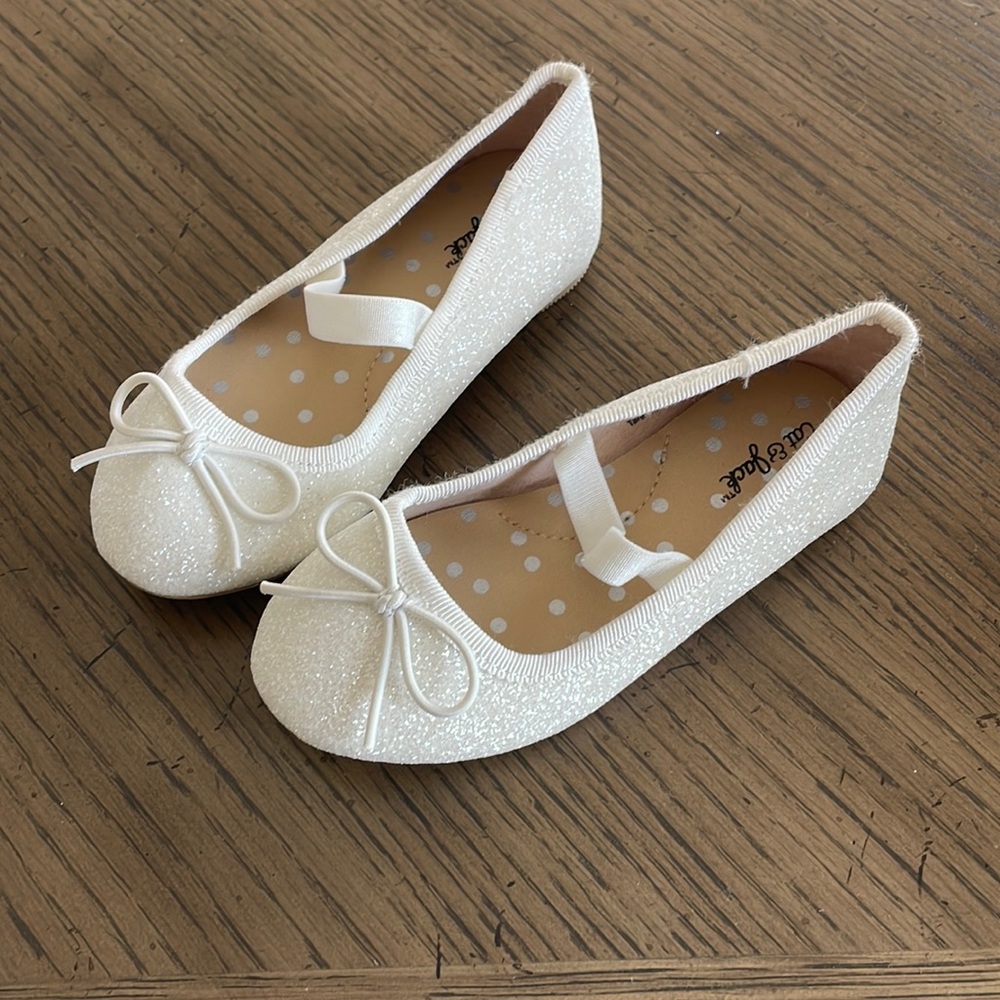 Like new off white sparkly mary jane shoes with small bow